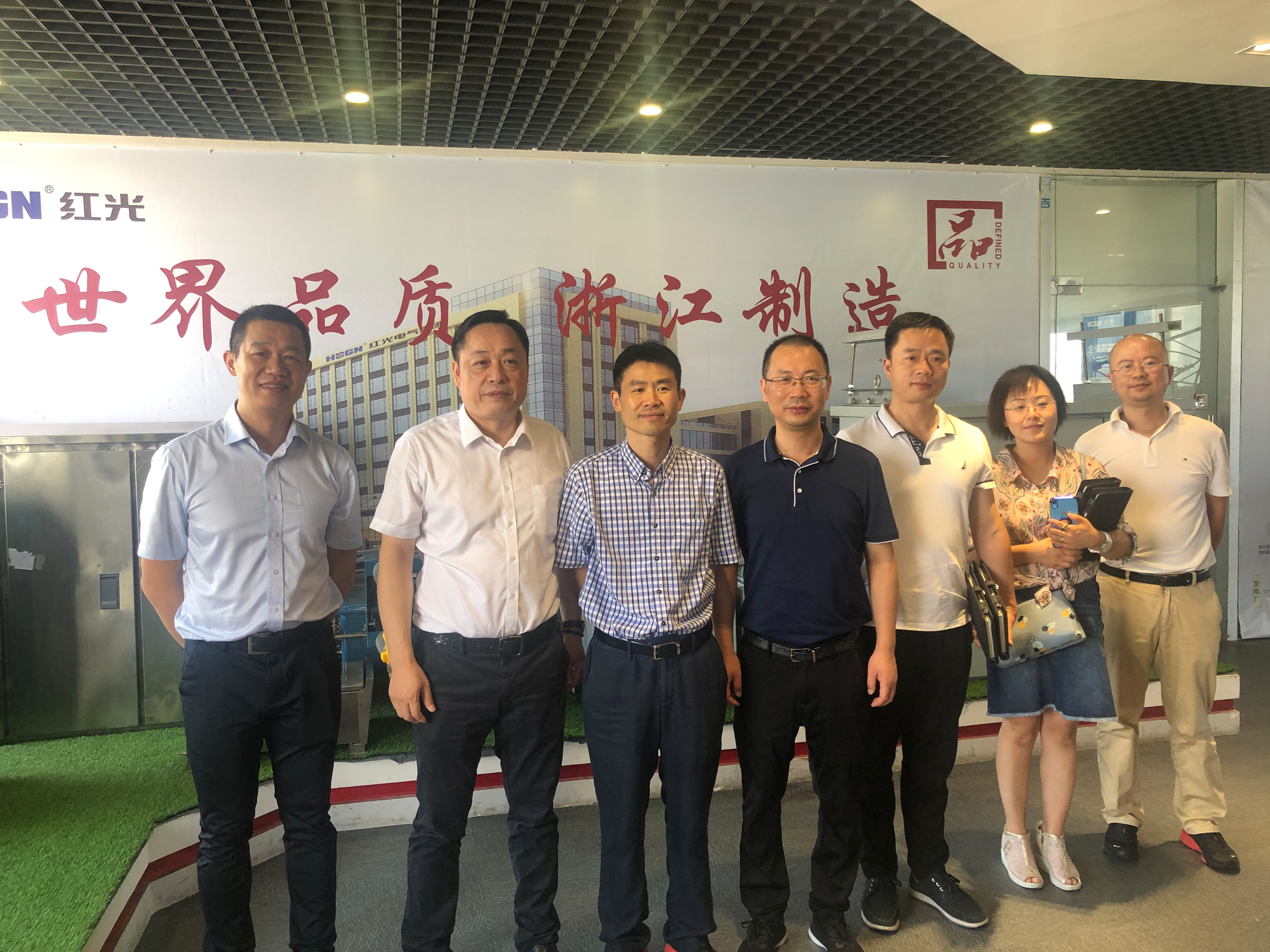 国家电力器材产品清静性能质量监视磨练中心执行董事、党委书记钟晖一行 莅临谈球吧调研