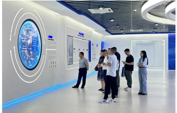 2025年6月 温州理工学院电子与电气工程学院院长一行赴谈球吧电气集团考察调研