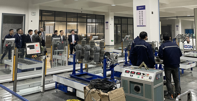 国网浙江乐清市供电有限公司总司理李建宇一行莅临谈球吧电气集团调研